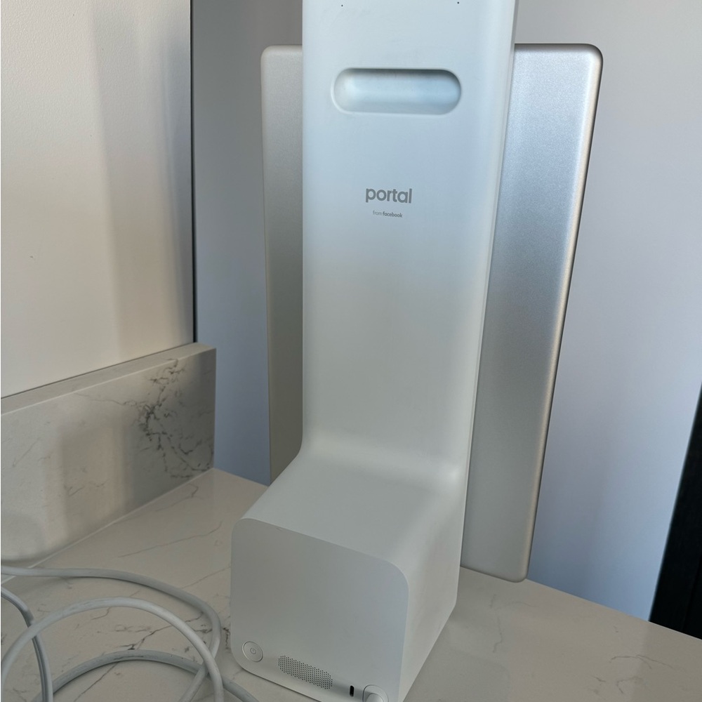 Facebook Portal - Picture 3 of 3